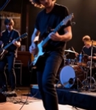  男子舞台演奏电吉他(1)3752#竖屏 	 