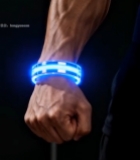  男性手腕佩戴发光智能手环651#竖屏 	 