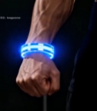  男性手腕佩戴发光智能手环651#竖屏 	 