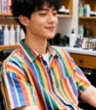  男士在理发店理发等待482#竖屏 	 