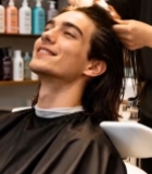  男士在理发店接受理发服务181#竖屏 	 