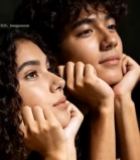  男女托腮对视素材6208#竖屏 	 