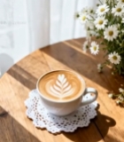  木桌上的拉花咖啡5097#竖屏 	 