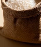  麻袋中装着的大米特写2570#竖屏 	 