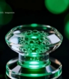  绿色光斑下的透明物品特写5294#竖屏 	 