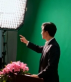  绿幕前演讲男士手势动作素材978#竖屏 	 