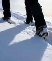  雪地行走人物特写1094#横屏 	 