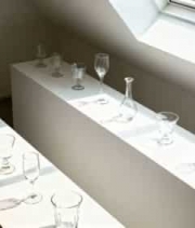  室内窗台摆放的玻璃器皿769#横屏 	 