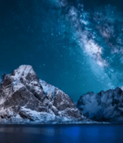 雪夜中装饰精美的圣诞树280#横屏 