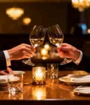  商务人士餐厅举杯场景534#横屏 	 