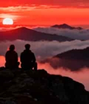  山顶情侣观赏日出云海638#横屏 	 