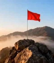  山顶飘扬的红旗与自然风光2440#横屏 	 