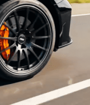 行驶中汽车车轮特写2669#横屏 