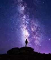  人于夜空下仰望璀璨星空1417#横屏 	 