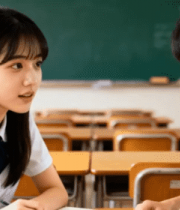 校园教室男女学生对视画面593#横屏 