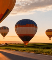 野公路上空的热气球群239#横屏 