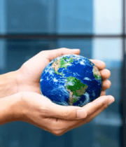 双手托举地球模型画面5225#横屏 