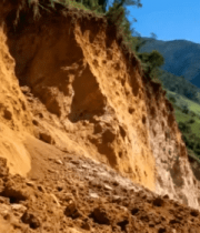 山坡泥土塌方自然景象3132#横屏 