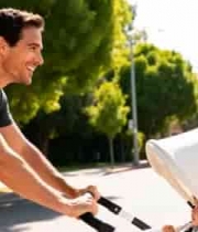  男子户外推婴儿车亲子互动353#横屏 	 