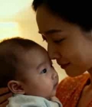  母亲与婴儿亲密互动画面1764#横屏 	 