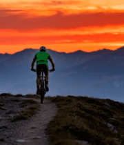 山地骑手于山间骑行日落美景5052#横屏 