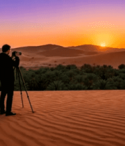 沙漠中摄影师拍摄日落景象3713#横屏 