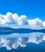 赛里木湖蓝天白云湖面倒影1311#横屏 