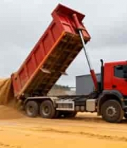  红色自卸车卸料工业场景2194#横屏 	 -