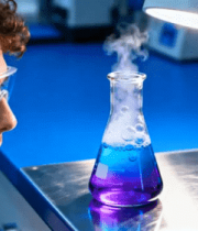 男性科学家实验室做实验1623#横屏 