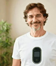 男士微笑展示电子产品4089#横屏 