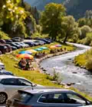  河边停车场与休闲人群322#横屏 	 