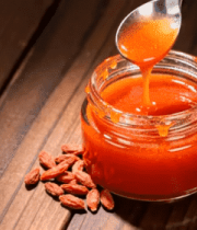 木桌上罐装枸杞酱与枸杞素材2661#横屏 