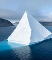  海上冰山远景画面617#横屏 	 