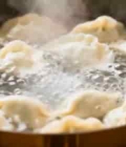  锅中煮饺子的美食素材2544#横屏 	 