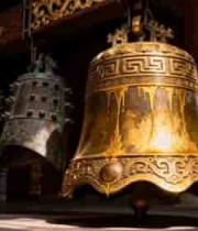  古建筑内悬挂的精美铜钟925#横屏 	 