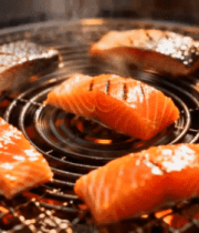 烤架上烤制的三文鱼素材3864#横屏 