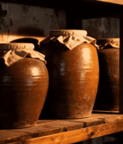 酒窖内坛装白酒存放场景3411#横屏 