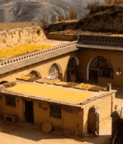 黄土高原农村民居晾晒场景1076#横屏 