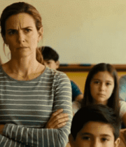 教室内老师与学生课堂场景3326#横屏 