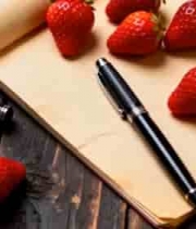  复古纸上的草莓与钢笔特写305#横屏 	 - 