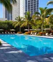  城市中热带风情的泳池景观1229#横屏 	 