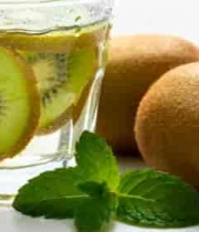  玻璃杯中的猕猴桃切片素材2459#横屏 	 