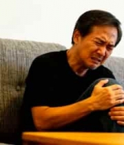  中年男性悲伤独坐3196#横屏 	 