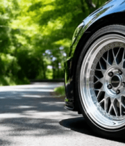 公路旁黑色汽车车轮特写3074#横