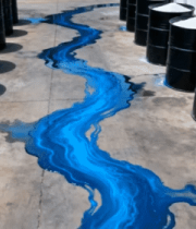 工厂内桶装货物及蓝色液体3478#横