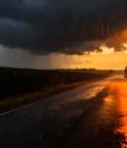  雨夜公路灯光倒影3032#横屏 	 