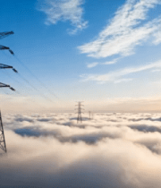 高空云海中的输电塔4086#横
