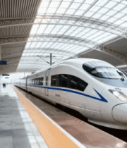 高铁站停靠的高铁列车1483#横