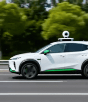 道路上行驶的智能新能源汽车3538#横