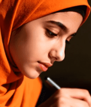 戴头巾女孩书写画面2725#横